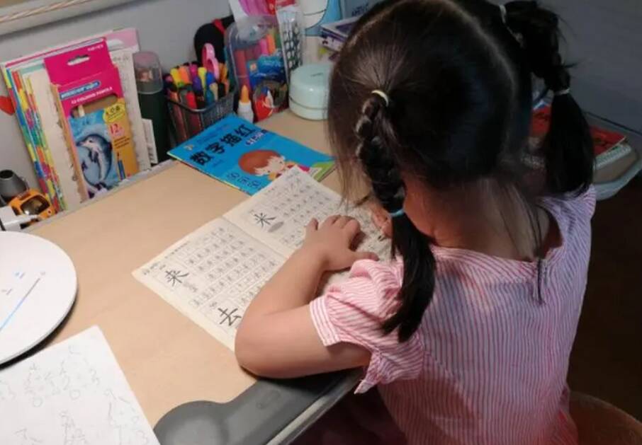 闪电锐评｜“熔断”作业就能让学生安心入睡吗？