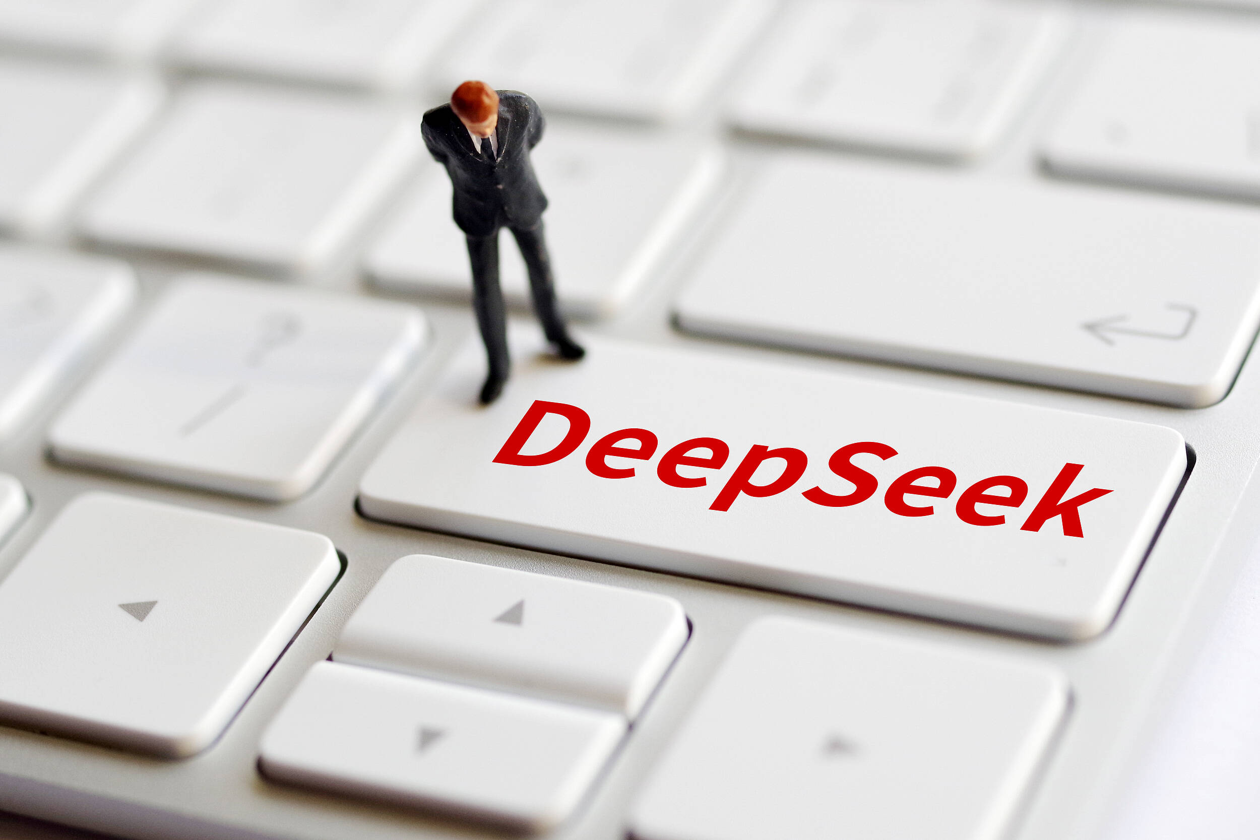 闪电评论 | 以deepseek为镜：解码创新生态与深化改革的时代启示