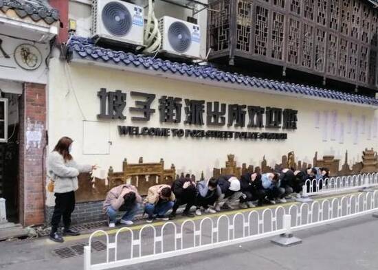 闪电短评丨打卡网红派出所，不该是“娱乐姿势”！